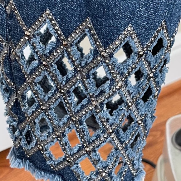 M13 - Joseph Ribkoff blue jeans, rhinstones and frayed hem - Picture 5 of 9